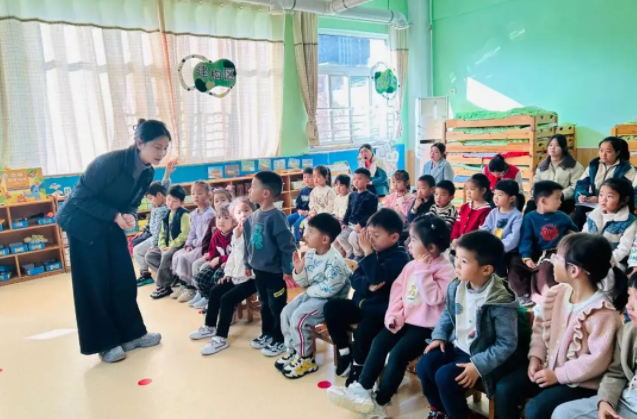 专业化活动生活化共育常态化系统培育幼儿的核心素养